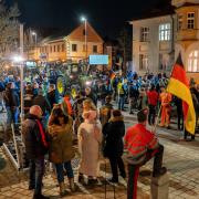 In Hirschaid sind am Mittwochabend rund 300 Menschen mit mehr als 60 Traktoren und Autos zu einer Demonstration gegen die Grünen zusammengekommen.