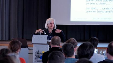 Ursula Münch, Direktorin der Akademie für Politische Bildung in Tutzing, war als Rednerin zu Gast bei den Europatagen an der Dillinger Akademie für Lehrerfortbildung.