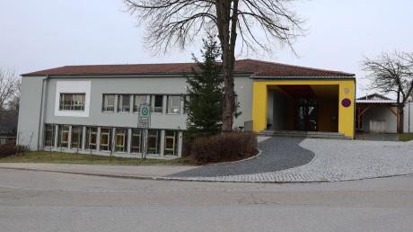 Um die Zukunft der Adelzhausener Grundschule ging es bei der Bürgerversammlung in Adelzhausen. Aktuell sind sowohl ein Neubau als auch ein Umbau im Gespräch.