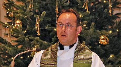 Bad Wörishofens Pfarrer Andreas Hartmann erlebte in der Messe eine Schrecksekunde. 