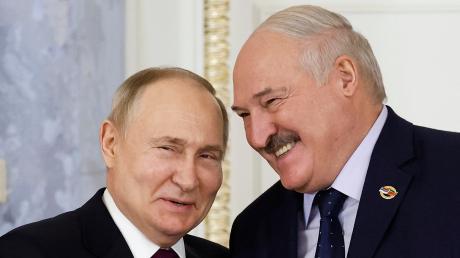 Haben gut lachen: Weder der russische Präsident Wladimir Putin noch sein belarussischer Amtskollege Alexander Lukaschenko wollen sich echten demokratischen Wahlen aussetzen. 