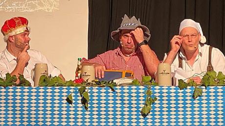 Die „Scheinheiligen Drei Bierkönige“, gespielt von Matthias Reiner, Thomas Hohler und Tobias Hauser (von links)) sorgten bei ihrem Auftritt für Lachsalven beim begeisterten Publikum.