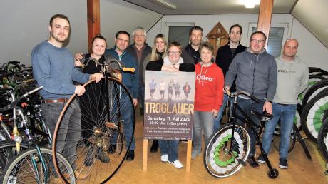 Auf viele Besucher und vor allem trockenes Wetter hofft der Vereinsausschuss des Radfahrervereins Burgheim beim Jubiläum im Mai.