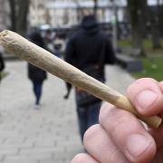 Die Teillegalisierung von Cannabis habe in Augsburg deutliche Auswirkungen, berichten nicht nur Polizei und Ordnungsamt.