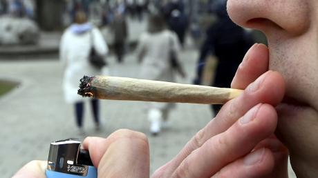 Das Cannabisgesetz ist da, seit 1. April dürfen Deutsche legal Joints rauchen. Einige Voraussetzungen gibt es aber.