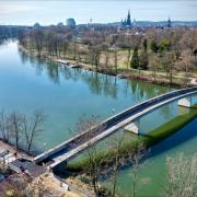 Nach einer mehrmonatigen Sanierung ist der Donausteg zwischen Friedrichsau und Offenhausen wieder begehbar. Doch langfristig muss er ersetzt werden. 