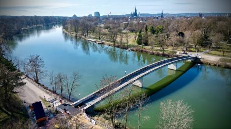 Nach einer mehrmonatigen Sanierung ist der Donausteg inzwischen wieder begehbar. Doch langfristig muss er ersetzt werden. 