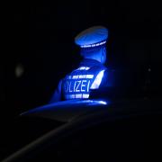 Wegen eines Diebstahls an einem Auto auf eienm Parkplatz am Kreisverkehr Landsberg Ost ermittelt die Polizei.