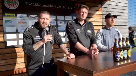 Sascha Mölders (links neben Patrick Freutsmiedl und Andi Pummer) nahm zu seinem Abschied vom TSV Landsberg Stellung.