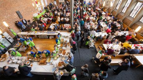 Zusammenkommen, Gemeinschaft pflegen, ein warmes Essen bekommen: Die Vesperkirche in St. Paul hat seit Sonntag eröffnet. Bis 17. März gibt es täglich eine warme Mahlzeit.






