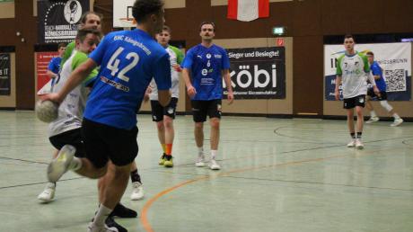 Handball
Der BHC Königsbrunn (in blau Max Herzog) siegte im Derby gegen Kissing.

