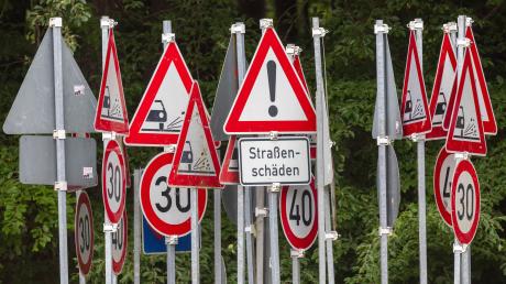Die Stadt Friedberg repariert 2024  zahlreiche Straßenschäden. Rund 1,7 Millionen Euro sind dafür im Haushalt vorgesehen.  