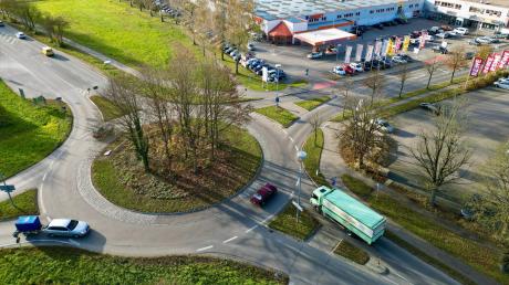 Die Umgestaltung des Verkehrsknotenpunkts am Ortseingang von Weißenhorn beginnt wahrscheinlich erst, wenn das neue Feuerwehrhaus fertig ist.    