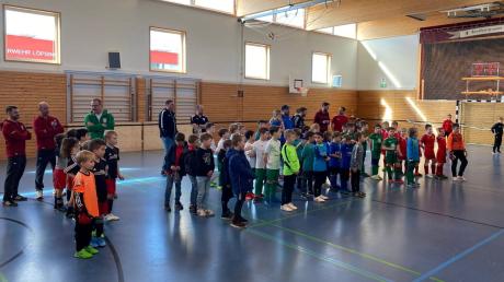 Von der G- bis zur D-Jugend spielten Mannschaften beim zwölften Jugendhallenturnier des SC D.L.P. in der Löpsinger Turnhalle gegeneinander.