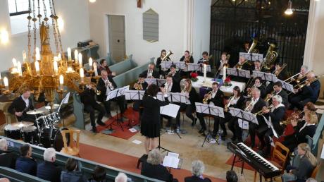 Der Posaunenchor Möttingen hat ein Kirchenkonzert unter der Leitung von Marlene Bissinger gegeben.