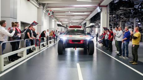 Die Mitarbeitenden von Audi in Ingolstadt können sich nicht nur darüber freuen, dass die Vier Ringe in diesem Jahr die Rallye Dakar gewonnen haben. Trotz eines Gewinnrückgangs gibt es auch dieses Jahr wieder eine üppige Prämie.