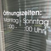 
Spätis in Augsburg wurden in den vergangenen Monaten vermehrt vom Ordnungsamt besucht. Manche von ihnen erfüllten die Auflagen für längere Öffnungszeiten nicht. 