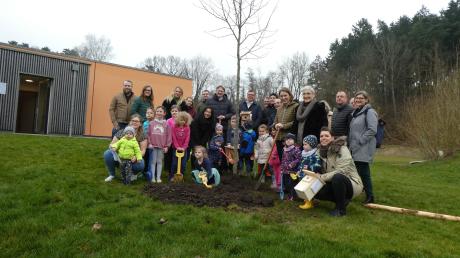 Die diesjährige Umweltwoche wurde im Kindergarten "Waldmäuse" in Konzenberg eingeläutet. Wie jedes Jahr wurde ein Baum gepflanzt.