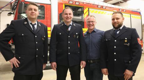 Seit Freitag hat die Freiwillige Feuerwehr einen neuen Kommandanten: Marcel Strehle (zweiter von links), neben Offingens Bürgermeister Thomas Wörz. Seine beiden Stellvertreter sind Patrick Müller (links) und Max Vogel.