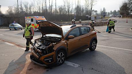 An der Staatsstraße 2015 in Richtung Türkheim-Bahnhof hat es gekracht. Eine 71-jährige Autofahrerin hatte die Vorfahrt eines 82-Jährigen missachtet.  