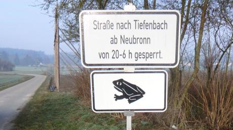Die Straße zwischen Tiefenbach und Neubronn ist wegen Krötenwanderung gesperrt
