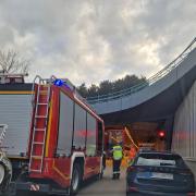 Nach einem Unfall im Echinger Tunnel hat sich am Dienstagmorgen auf der A96 in Richtung München ein langer Stau gebildet.