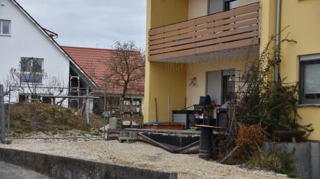 Im rückwärtigen Bereich dieses Grundstücks in Ebermergen möchte der Eigentümer ein weiteres, zweistöckiges Haus bauen.