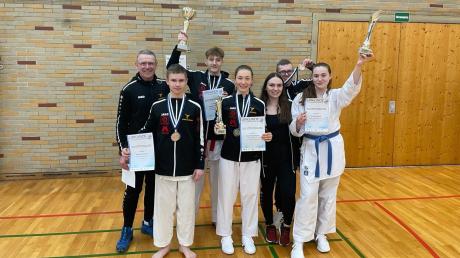 Das Karate-Team des TSV Monhei glänzte bei den Bayerischen Meisterschaften.