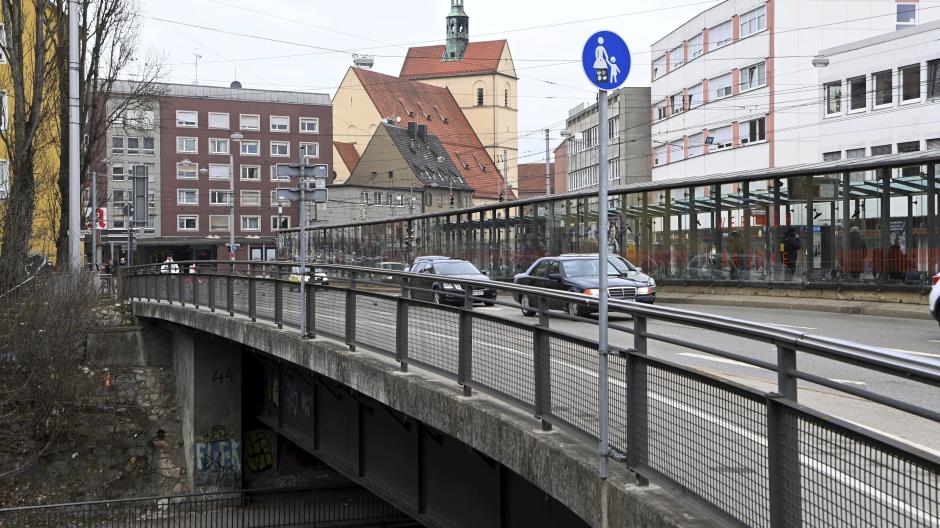 Der Süchtigentreff soll vom Oberhauser Bahnhof in die Nähe der Wertachbrücke umziehen - in die Räume von St. Johannes (in der Bildmitte). 