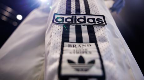 Adidas hat die EM-Trikots der deutschen Fußball-Nationalmannschaft vorgestellt.