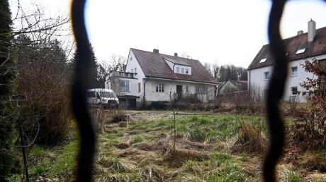 Wenig los in traumhafter Lage ist bislang auf dem Grundstück in der Hindenburgstraße 1 in Westheim. Ein Investor will das ändern. Doch der Planungs- und Umweltausschuss steht den Plänen skeptisch gegenüber.