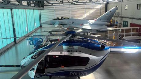 Der kaputte Eurofighter aus Neuburg steht aktuell im Hangar der Polizeihubschrauberstaffel am Flughafen Stuttgart.