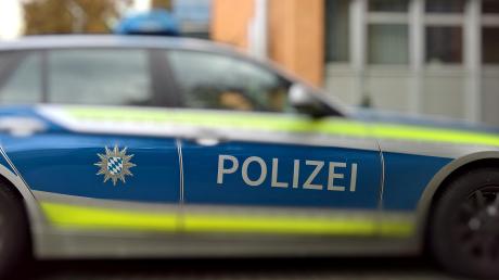 Die Polizei in Augsburg ermittelt wegen räuberischen Diebstahls.