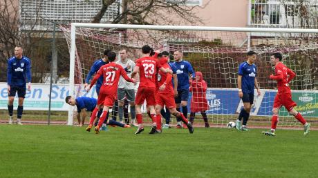 Der TSV Rain verliert beim TSV Dachau 0:3. Nach dem 1:0 in der 19. Minute