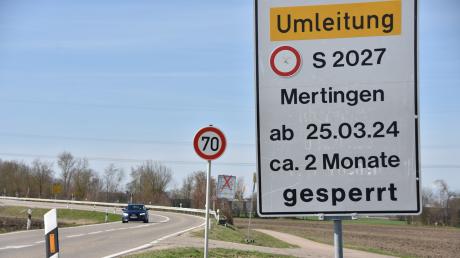 Die Staatsstraße bei Mertingen ist vom 25. März an für etwa zwei Monate gesperrt. Darauf weisen bereits Schilder hin.