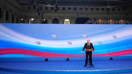 Wladimir Putin, Präsident von Russland, spricht bei einem Besuch in seiner Wahlkampfzentrale nach den Präsidentschaftswahlen. 