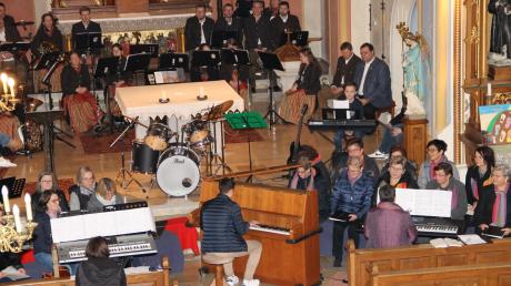 In der Ehekirchener Pfarrkirche gaben verschiedene Musiker ein Benefizkonzert für AIDA und die Herz-Jesu-Missionare.
