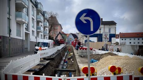 Autofahrer und andere Verkehrsteilnehmer müssen in Günzburg wegen der derzeitigen Baustellen mit längeren Fahrwegen rechnen. 
