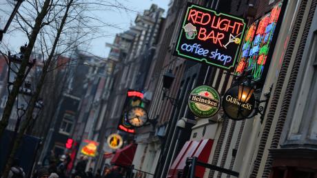 Amsterdam ist unter anderem berühmt 
für seine Coffeeshops. Doch die Zeiten der großen Freizügigkeit sind vorbei. 