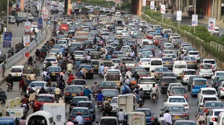 Während des Ramadans steigt im Nahen Osten vielerort die Zahl der Verkehrstoten gerade während der Abendstunden, wenn die Gläubigen pünktlich zum Fastenbrechen nach Hause oder ins Lokal kommen wollen.