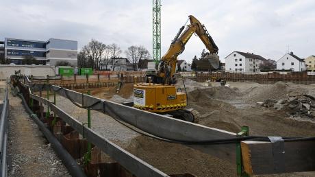 Die Bauarbeiten für den Neubau sind neben der Goetheschule in vollem Gange. 