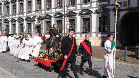 In Dillingen gab es am Palmsonntag eine Prozession vom Ulrichsplatz zur Basilika.