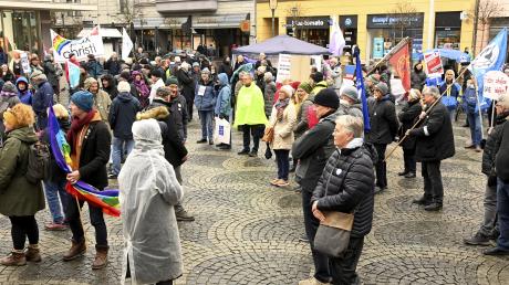 In der Augsburger Innenstadt ist am Karsamstag, 30. März, erneut ein Ostermarsch für Frieden geplant.