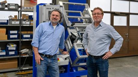 Josef Kleber (rechts) hat mit Roland Martin einen Nachfolger für seine Firma Maschinenbau Kleber gefunden. Er selbst bleibt der Firma vorerst auch erhalten.