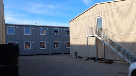 Im Gewerbepark Ost unweit der Bundesstraße 2 ist eine neue Flüchtlingsunterkunft für 56 Personen entstanden.