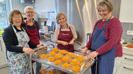 Viel Spaß im Ehrenamt hat das Kochteam von Susanne Weiß (rechts) mit ihren Kolleginnen (von links) Gabi Brendel, Irmgard Steininger und Renate Bamberg.
