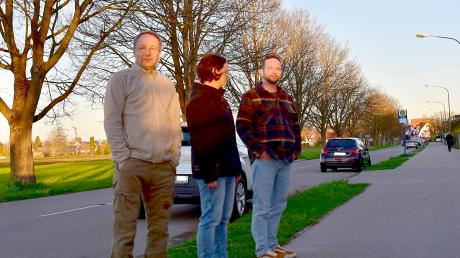 Die Anwohner Andreas Povse (rechts) und Familie Götz sehen die Veränderungen vor ihrer Haustüre kritisch.