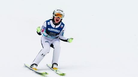 Das Skispringen der Frauen ist auf bestem Wege zur Gleichberechtigung. Nur beim Skifliegen (unser Bild zeigt Erna Klinec aus Slowenien) gibt es noch Unterschiede zwischen Frauen und Männern. 