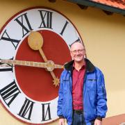 Erwin Seiler sammelt besondere Uhren. Wenn die Zeit von Samstag auf Sonntag auf Sommerzeit umgestellt wird, hat er einiges zu tun.