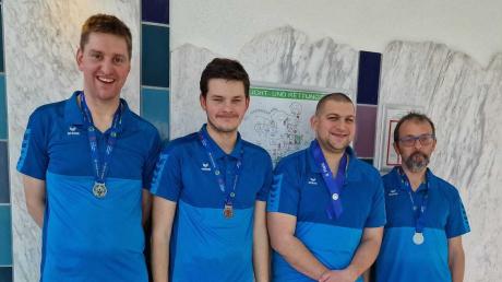 Die erfolgreichen Schwimmer der SG Handicap Nördlingen in Ansbach: (von links)  Markus Protte, Wilhelm Büttner, Etienne Wiedemann und Werner Wiedemann.